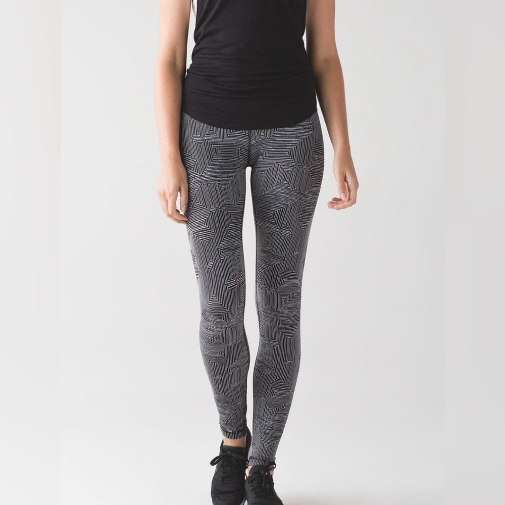 Lululemon Geometric Patterned Leggings Black and White Size 4